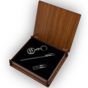 Coffret cadeau personnalisé en bois avec porte-clés et clé USB - Boîte spéciale gravée - Cadeau pour nouvel emploi - Cadeau de fin d'études - Coffret cadeau pour homme