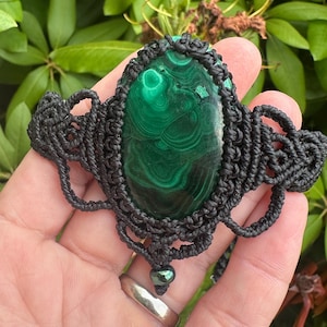 Malachite crystal jewelry, Malachite choker, Malachite Micro Macrame, micro macrame, Macrme jewelry