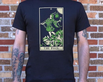 Black Tarot Fool T-Shirt / Gothic Clothing Beggar Tee Shirt / Unisex Shirt Vagabond Aesthetic / Madman Occult / Unisex Graphic Tees