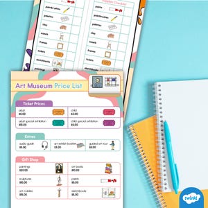 Puede incluir: Una colorida lista de precios de un museo de arte y una lista de verificaci&oacute;n de suministros. La lista de precios incluye los precios de las entradas, extras y art&iacute;culos de la tienda de regalos. Un cuaderno de espiral y un bol&iacute;grafo azul est&aacute;n a la derecha.