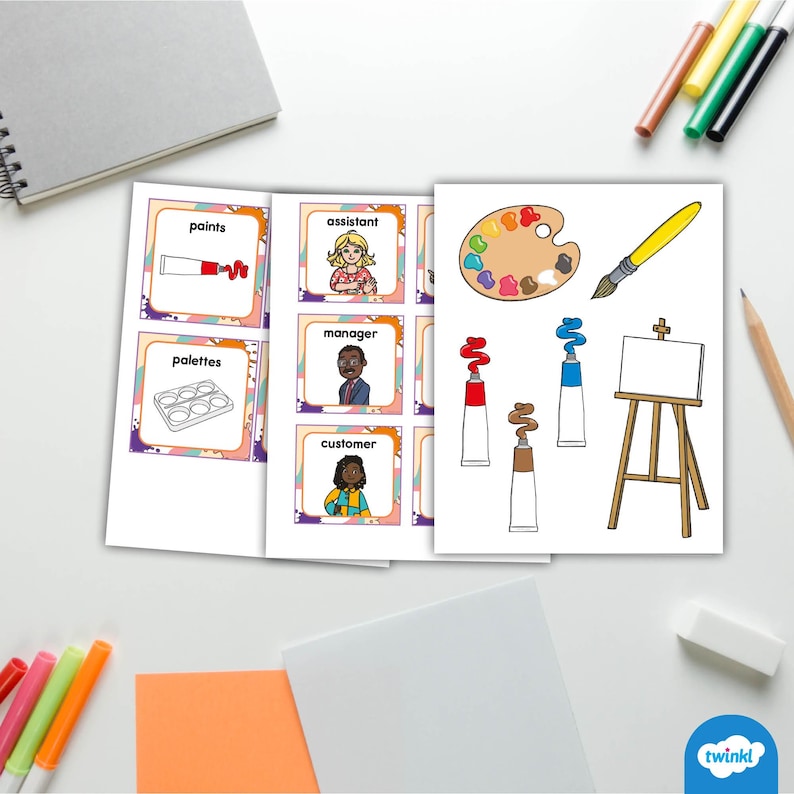 Puede incluir: Ilustraci&oacute;n de materiales de arte y tarjetas de vocabulario. La imagen muestra tubos de pintura, una paleta de madera, un pincel y un lienzo sobre un caballete. Las tarjetas de vocabulario incluyen palabras como "pinturas", "paletas", "asistente", "gerente" y "cliente".