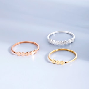 Anillo de punto pequeño en oro real de 14 quilates y 18 quilates, anillo apilable personalizado, anillo con nombre delicado, anillo con mensaje personalizado, nombre, letra y palabra, regalo de San Valentín