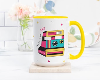 Taza retro "Taste and See" de lujo, 15 oz. (Amarillo + Blanco)