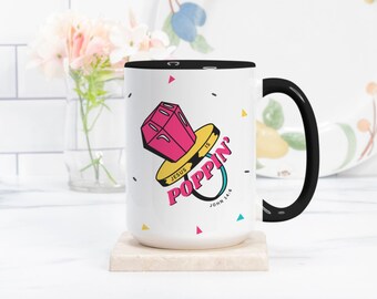 Taza retro Jesús es Poppin' Deluxe 15 oz. (Negro + Blanco)