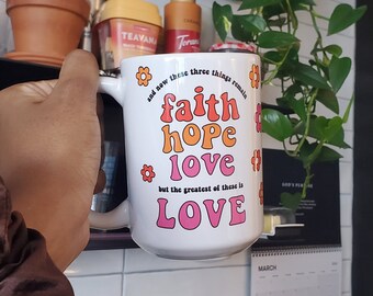 Taza de 1 Corintios 13: Regalo cristiano floral retro - Fe, Esperanza y Amor