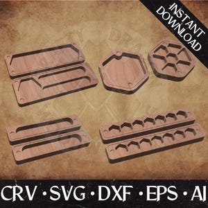 Pode incluir: Uma coleção de acessórios de jogos de madeira, incluindo bandejas e componentes hexagonais. Os itens são castanhos claros e apresentam detalhes esculpidos. A imagem inclui o texto "INSTANT DOWNLOAD" e abreviações de tipo de arquivo.