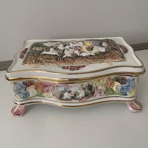 Capodimonte Italian Hinged Porcelain Box – Vintage 1940s