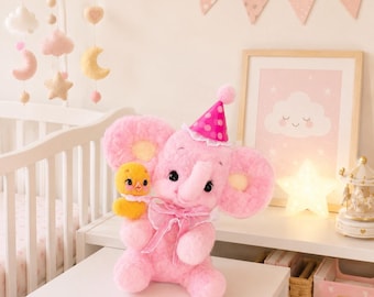 Elefante de fieltro hecho a mano, suave, rosa, con gorro de fiesta, pieza única de arte animal, regalo para baby shower.