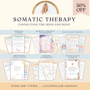 Op de afbeelding: Een digitale download van een somatische therapie-werkboek, kaarten en scripts. De kaft van het werkboek is roze met de tekst "Somatic Therapy Connecting the body and mind". De kaarten zijn roze en wit met de tekst "Somatic Cards". De scripts zijn roze en blauw met de tekst "Mindfulness Scripts". De tekst "Over 200+ items...Counsellor Cronan" staat onderaan de afbeelding.