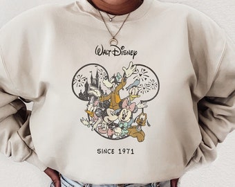 Vintage Disneyland Sweatshirt, Mickey and Friends Christmas Sweatshirt, Disneyworld Sweatshirt, Disney Shirt, Disney sweatshirt