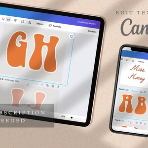 Op de afbeelding: Een screenshot van een tablet en een smartphone waarop de Canva-app wordt weergegeven. De tablet toont een ontwerp met de letters "GH" in een retro oranje lettertype. De smartphone toont een ontwerp met de tekst "Miss Honey" in een cursief lettertype en de letters "AB" in hetzelfde retro oranje lettertype. De tekst "EDIT TEXT ON Canva" wordt bovenaan de afbeelding weergegeven.