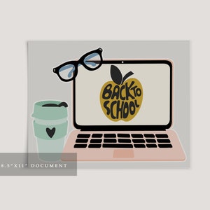 Peut inclure: Un ordinateur portable rose avec un clavier noir et une pomme dor&eacute;e avec le texte "Back to School" &agrave; l'&eacute;cran. Une paire de lunettes noires et un gobelet &agrave; caf&eacute; &agrave; emporter vert se trouvent &agrave; gauche de l'ordinateur portable.