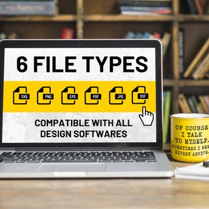 Puede incluir: La pantalla de un ordenador port&aacute;til muestra un gr&aacute;fico de seis tipos de archivos: SVG, PNG, EPS, PDF, JPG y DXF. El texto "6 TIPOS DE ARCHIVOS" y "COMPATIBLE CON TODOS LOS SOFTWARES DE DISE&Ntilde;O" se muestra en la pantalla. Una taza amarilla con texto negro dice "POR SUPUESTO QUE ME HABLO A M&Iacute; MISMO. A VECES NECESITO ASESORAMIENTO DE EXPERTOS."