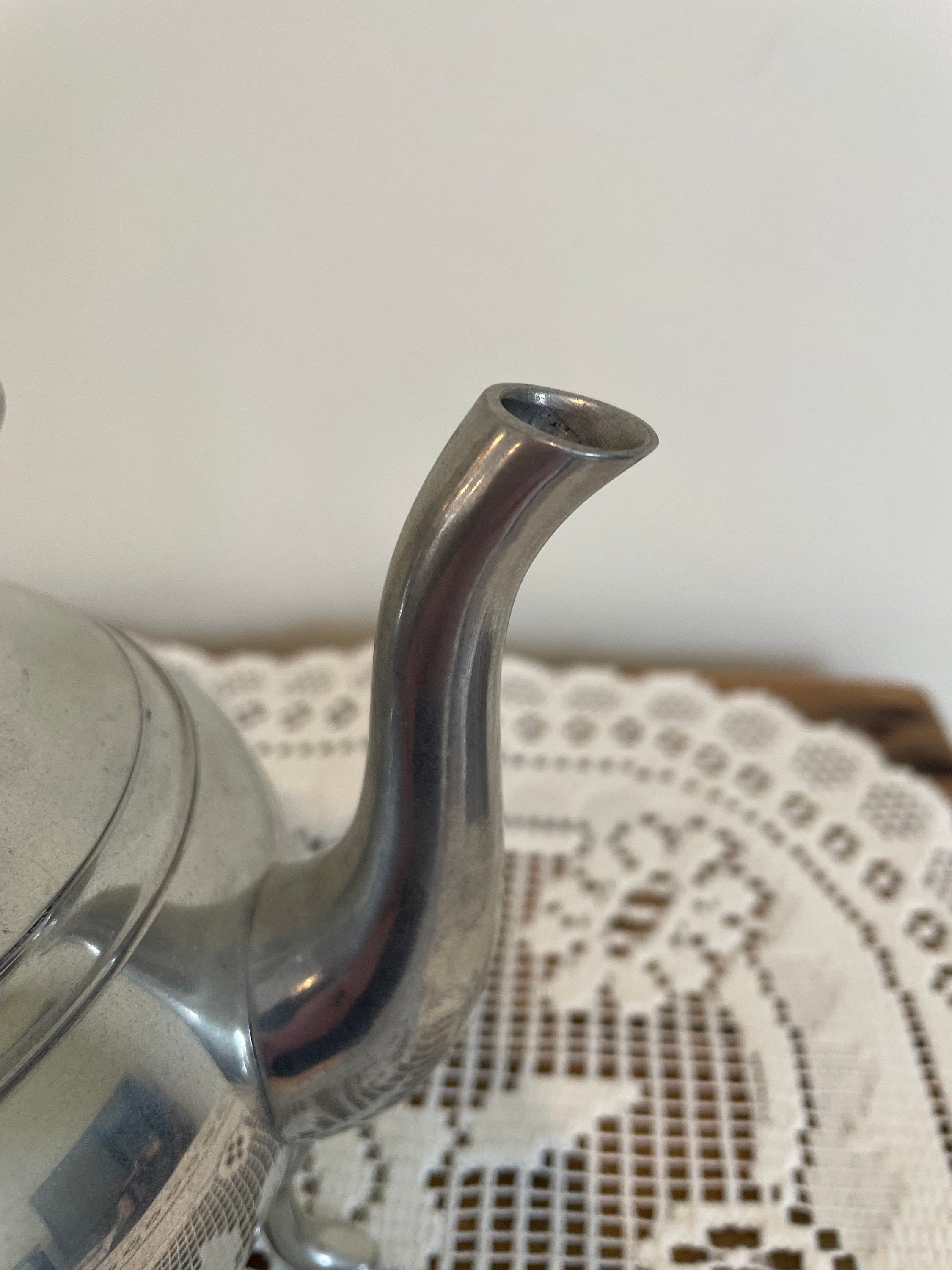 Vintage Williamsburg Restoration Kirk Stieff Pewter Teapot OR 