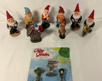 Lote de 8 figuras de gnomos de jardín en miniatura para decoración de jardines de hadas, una pieza vintage de Hong Kong.