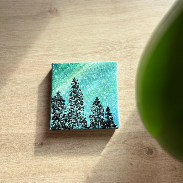 Aurora Pines: Miniature Acrylic Painting (7x7 cm) Under Northern Lights, handmade artwork, acrylic painting, mini canvas,peinture acrylique