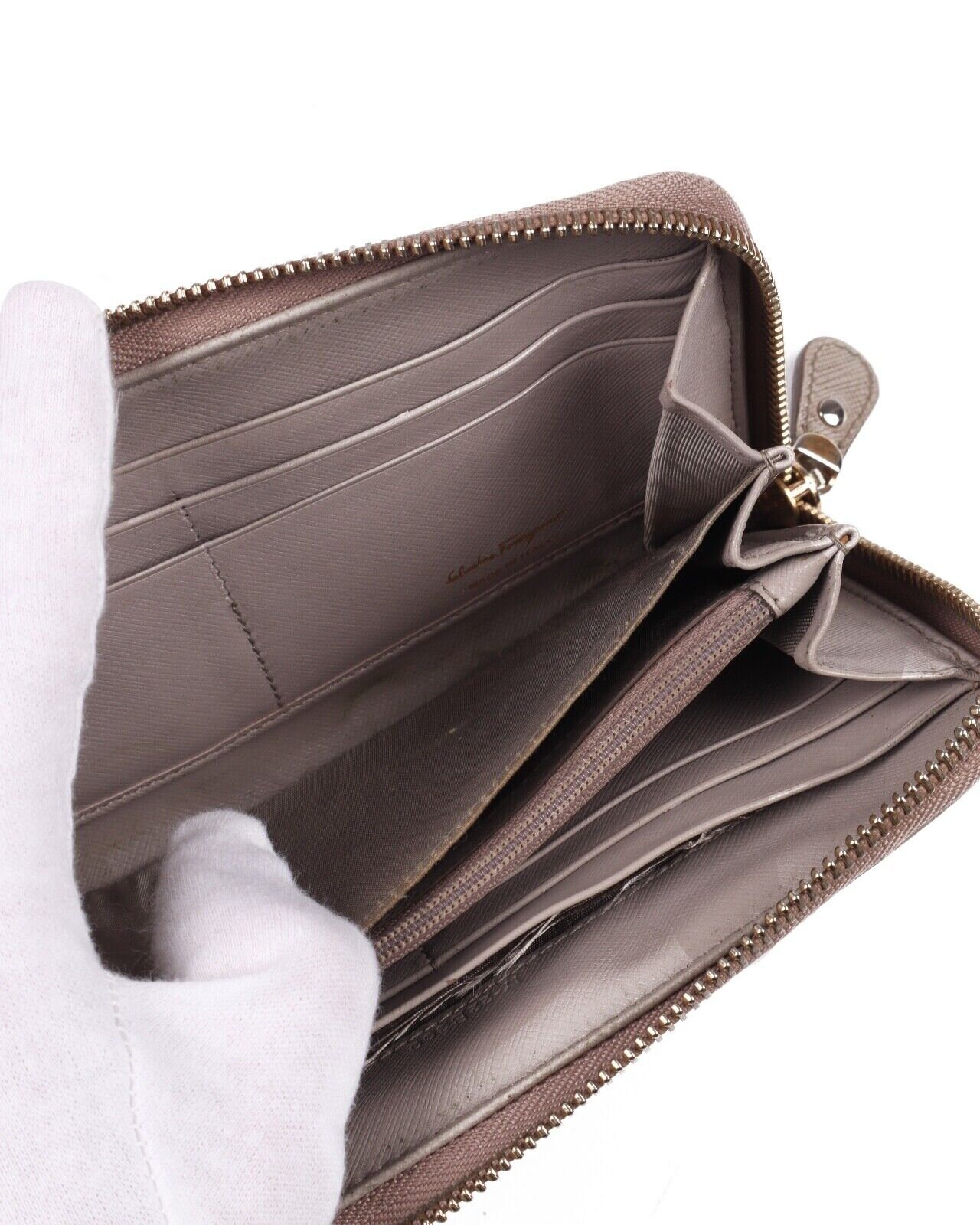 【送料&関税込】Ferragamo Beige Leather Wallet Salvatore Ferragamo Beige Leather Wallet | eBay