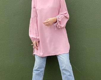 Tunique oversize à manches longues et col rond avec collier en rose