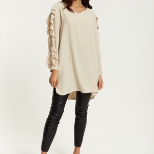 Top tunique oversize avec manches à volants, haut tunique à col en V, style à porter au bureau, tunique ample pour les grandes tailles, haut beige polyvalent