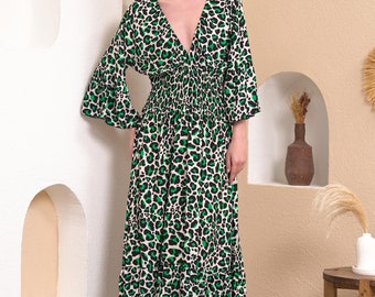 Oversized V Neck Detailed Leopard Print Maxi Dress in Green, V Neck Relax Fit Dress, Oversized Floral Flattering Green Dress