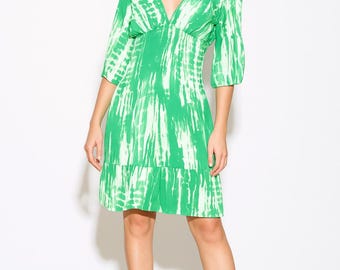 Minivestido de viscosa estampado: verde y blanco, cintura fruncida y escote en V