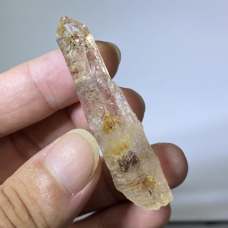 Natural UV Reactive Petroleum Quartz Point1 Moving Bubbleraw Petroleum