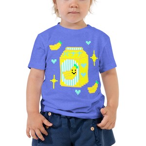 Camiseta infantil de manga curta com caixa de leite e banana japonesa pixel art de 8 bits