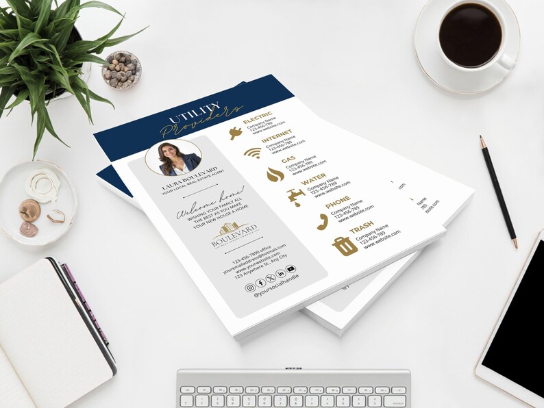 Puede incluir: Una taza de cer&aacute;mica blanca con un asa negra y el texto "But First, Coffee" en negrita negra. La taza se encuentra sobre un fondo borroso, sugiriendo un ambiente acogedor.