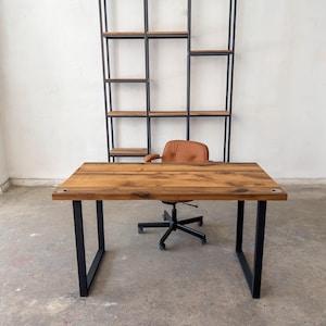 Computer & Schreibtisch aus massivem Nussbaumholz, Holz Schreibtisch in Sondergröße, industrieller moderner Naturnussholztisch mit Metallbein