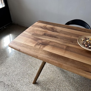 Modern Oval Shaped Solid Walnut Wood Dining Table, Wooden Kitchen Table with wooden legs