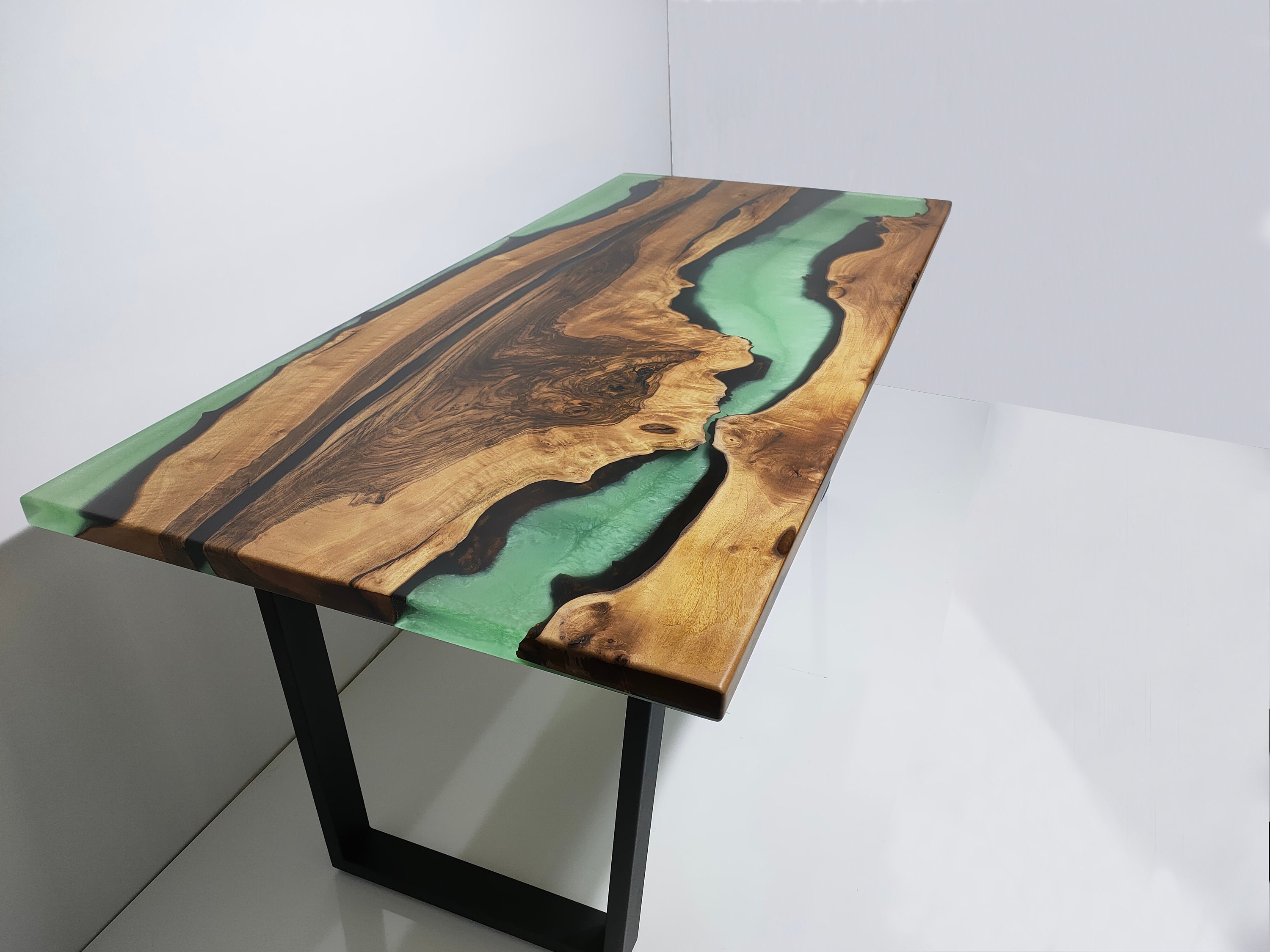 Multicolor Apoxy Epoxy Resin Table Top, For Home at Rs 3500/square feet in  Agra
