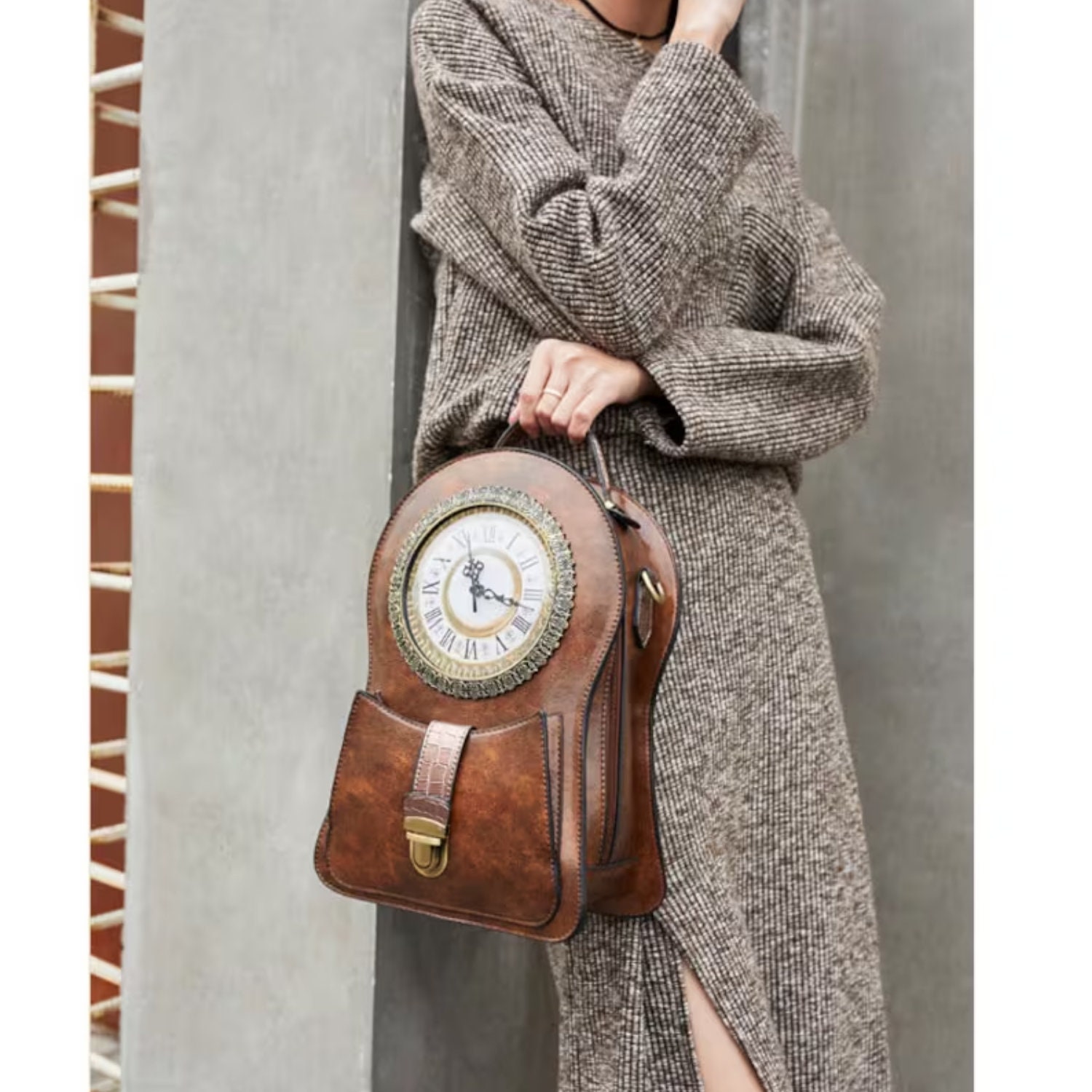 Vintage Classic Retro Clock Circular Shape Leather Purse Handbag Shoulder  Bag | Purses and handbags, Retro clock, Leather purses