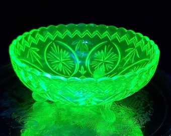 Vintage Uranium Glass Footed Bowl – Sawtooth Edge, Southwest Design