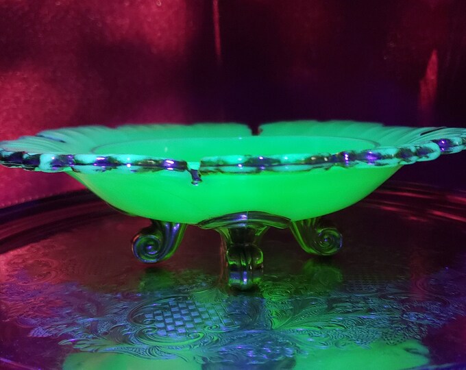 Antique Victorian Custard Uranium Glass Bowl Gold Trim Vintage Bowl, Uranium Glass, Antique Bowl