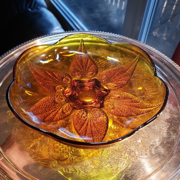 Anchor Hocking - Amber Desert Gold Renaissance - Beaded Leaf Bowl - Great Condition!        >>> FREE SHIPPING <<<