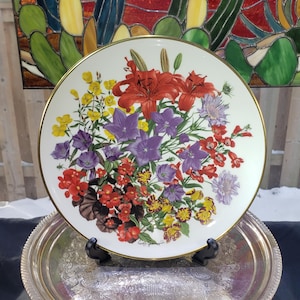 Vintage Franklin Porzellan Sammlerteller &#39;July Flower Of The Year&#39; - Wedgwood China, Made In England, ca 1977, Blumendekor