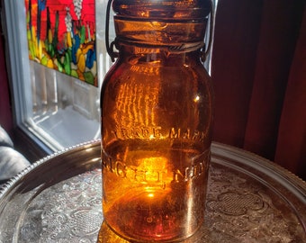 Trade Mark Lightning Dark Amber Quart Jar , Lightning Amber Wire Sealer - Very Nice Lettering ! - Antique Jar