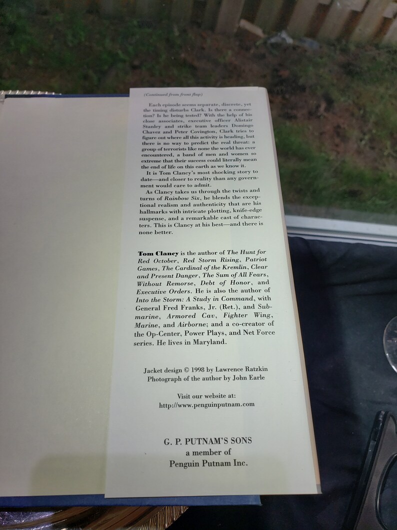 Vintage Tom Clancy Rainbow Six Hardcover First Edition - Copyright 1998, The Hunt For Red October image 8