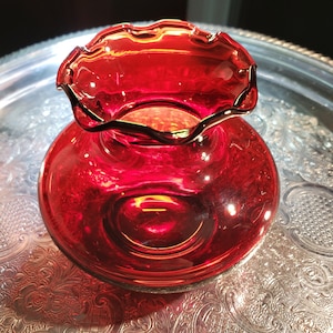 Ruby Red Ruffled Art Glass Flower Vase, Retro Decor, Vintage Decor