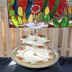 New Old Stock Royal Albert Old Country Roses - dreistöckige Etagere, - Neu, nie benutzt - Goldgriff, englisches Porzellan, kostenloser Versand