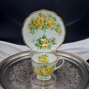 Vintage Royal Albert Teacup & Saucer: Yellow Tea Rose China