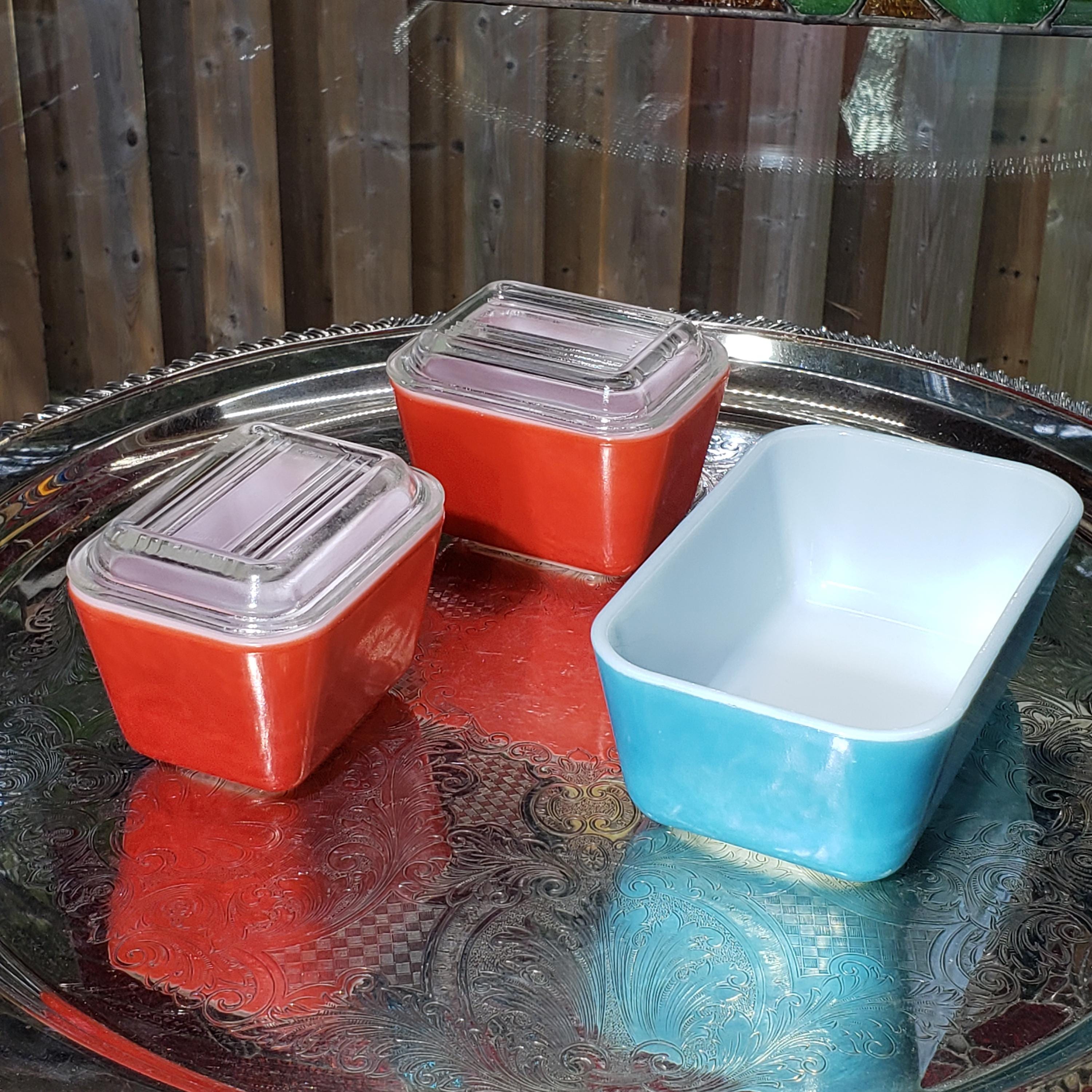 ✴︎デッドストック✴︎Old Pyrex ✴︎片手鍋✴︎オリジナル箱、カタログ、備品付 Vintage Pyrex Refrigerator Storage Set: Red A-14 & Blue 502