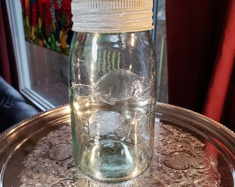 Canadian Beaver Quart Jar - Light Green Quart - Sharp Images - 3 Base Mark