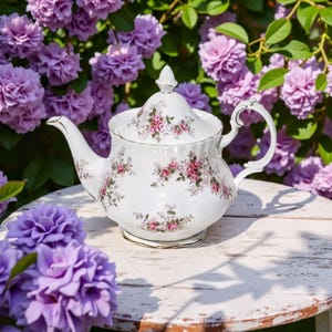 Théière Royal Albert : motif Rose Lavande, grand modèle en porcelaine fine