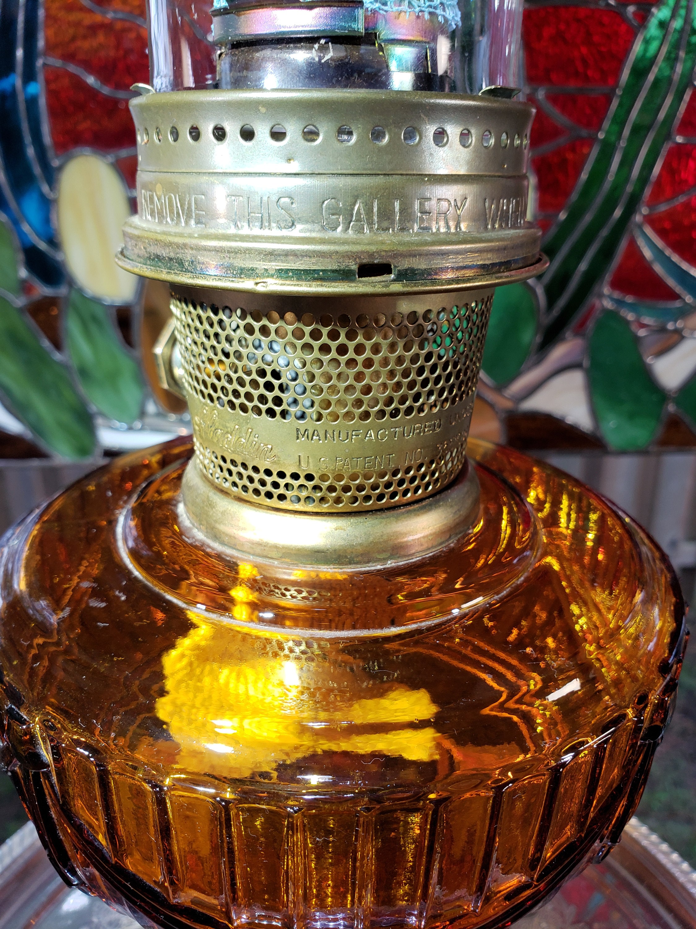 アブラハムリンカーン　メダル　ヴィンテージ Aladdin Lamp Amber Lincoln Drape Lamp - Imperial Lighting Co.