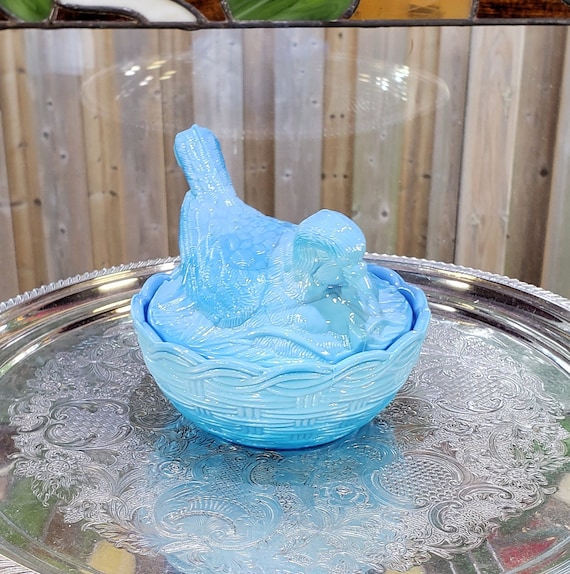 お*ん様 OLD FENTON レア　ブルー　オパールセント　少し大きなガラスシ Vintage Fenton Blue Opalescent Bird & Nest Covered Candy Dish - Etsy