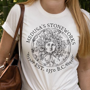 Mitología Camisa Poeta Camisa Academia Oscura Ropa Medusa Camisa Literaria Literatura Camisa Bibliotecario Club de Lectura Biblioteca Camiseta