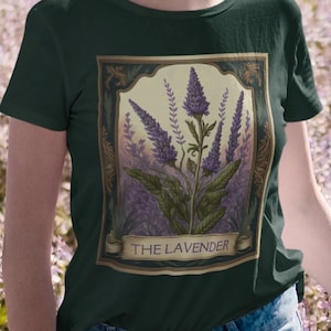 Lavanda Tarot Carta Camisa Tarot Botánico Tarjeta Camiseta Wildflower Camisa Camisa Botánica Camisa Cottagecore Camisa Sáfica Sutil Lesbiana Tee