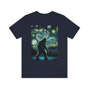 Koszulka Starry Night Bigfoot Koszulka Celestial Sasquatch Koszulka Cryptid Koszulka Big Foot Koszulka Cryptidcore Koszulka Cryptids T-Shirt zdjęcie 7