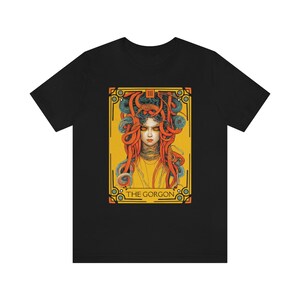ゴルゴンタロットシャツ 神話シャツ メデューサシャツ ギリシャ神話 ギリシャの女神タロットシャツ 女性用タロットカードTシャツ 神秘的なシャツ 画像 3